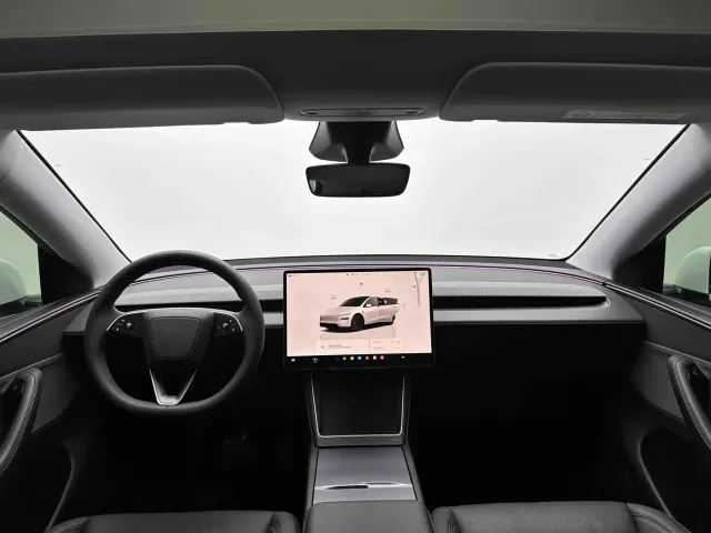 Tesla Model Y — Фото автомобиля 9