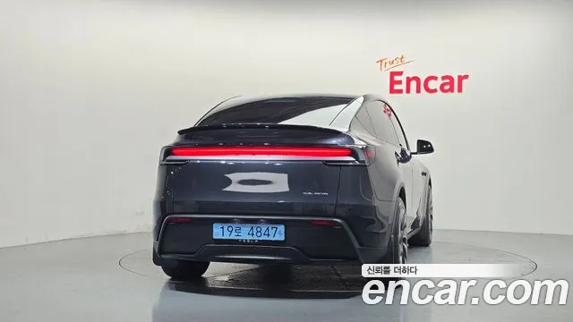 Tesla Model Y — Фото автомобиля 4