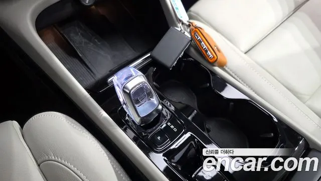 Volvo XC40 — Фото автомобиля 9