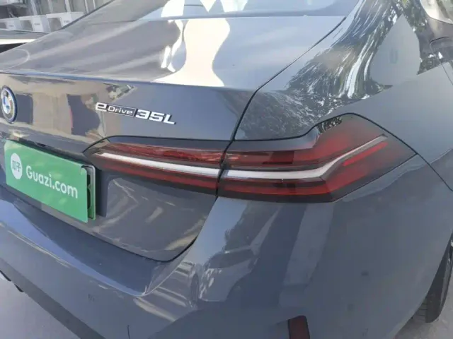 BMW i5 — Фото автомобиля 7