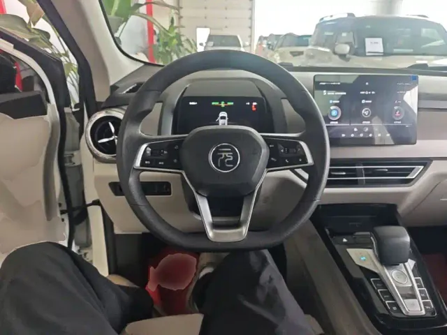 BYD Yuan Pro — Фото автомобиля 10
