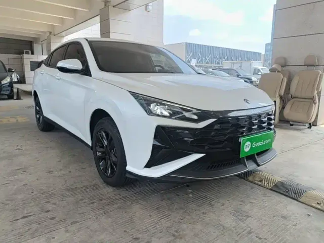 Dongfeng Yixuan — Фото автомобиля 3
