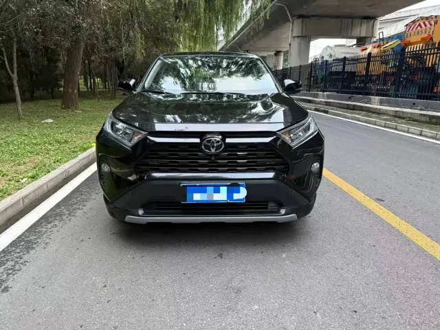 Toyota RAV4 — Фото автомобиля 2