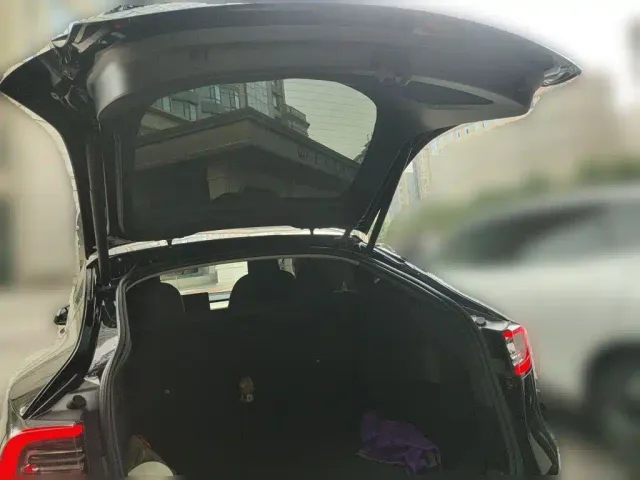 Tesla Model Y — Фото автомобиля 15