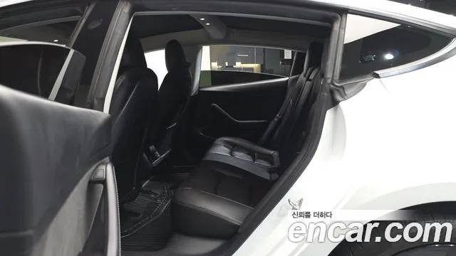 Tesla Model 3 — Фото автомобиля 18