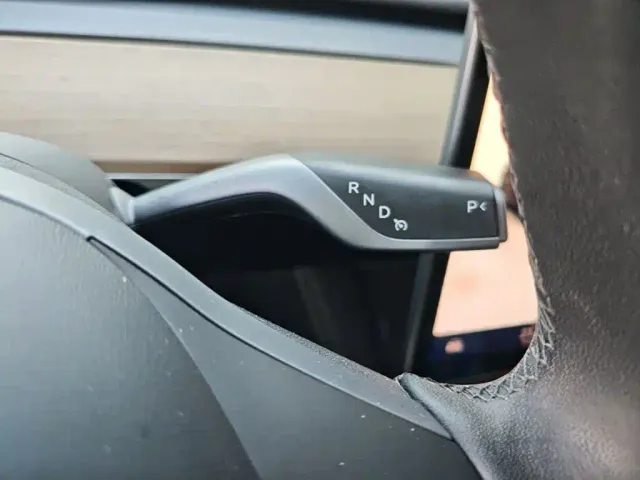 Tesla Model Y — Фото автомобиля 6