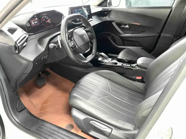 Peugeot 2008 — Фото автомобиля 7