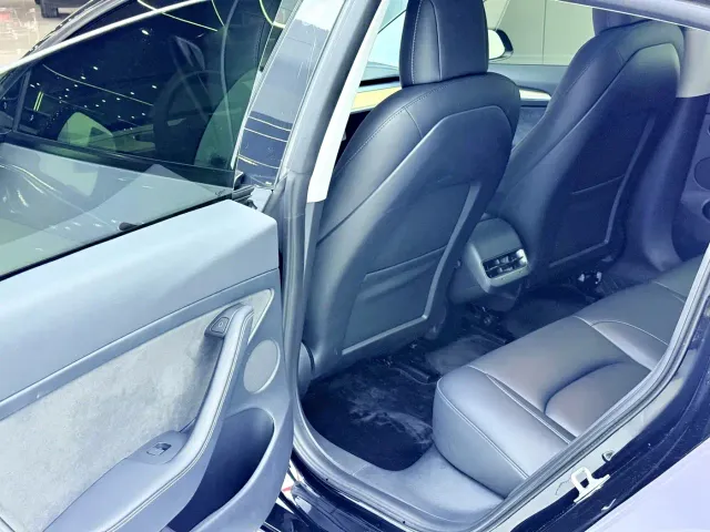 Tesla Model 3 — Фото автомобиля 8