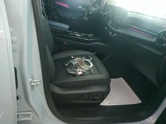 Chevrolet Equinox Plus — Фото автомобиля 24