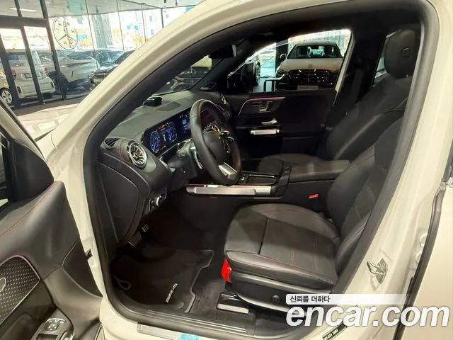 Mercedes-Benz EQB — Фото автомобиля 10