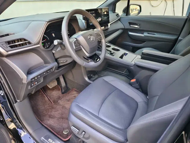 Toyota Sienna — Фото автомобиля 10