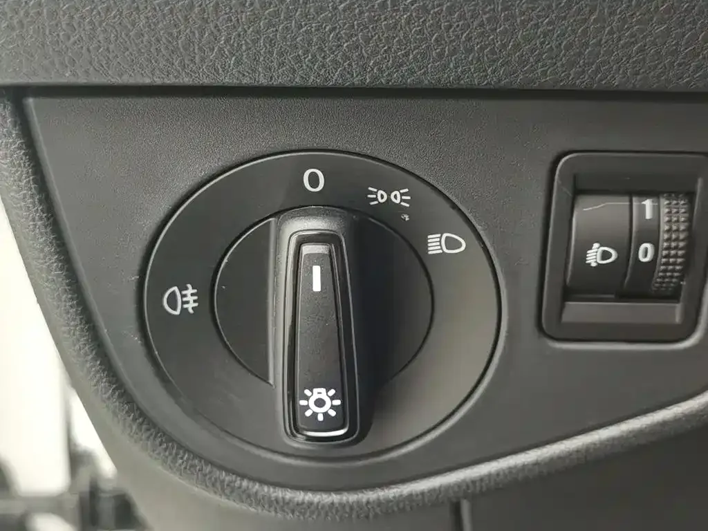 Volkswagen Polo 2021 Plus 1.5L Automatic Panorama Enjoyment Edition — Фото автомобиля 21