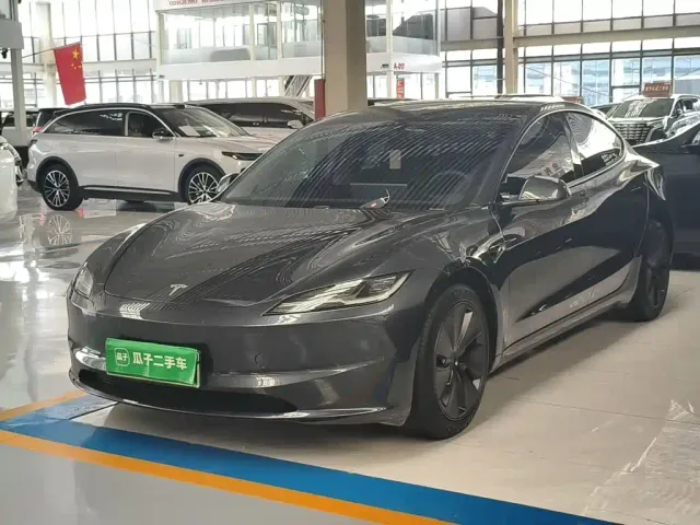 Фотография автомобиля — Tesla Model 3