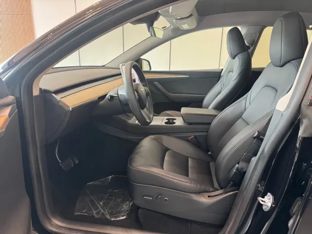 Tesla Model Y — Фото автомобиля 5