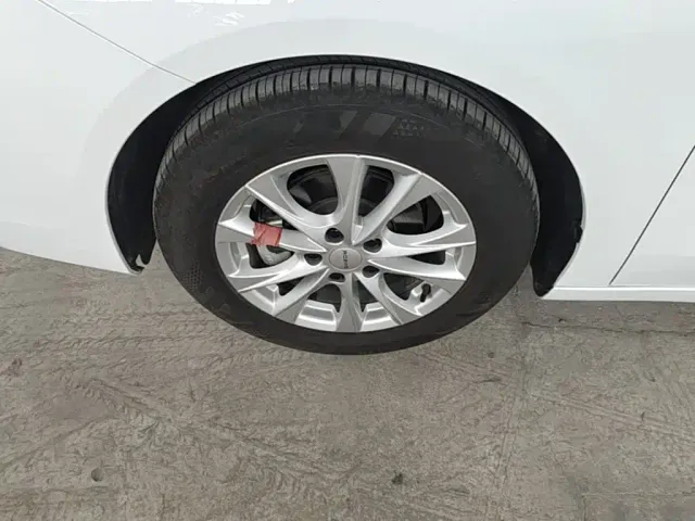 Roewe i5 — Фото автомобиля 22