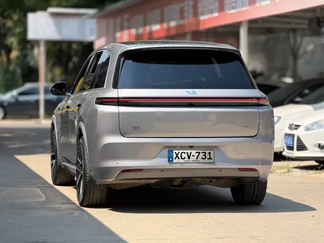 Li Auto L8 — Фото автомобиля 4