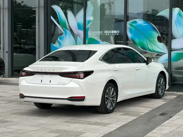 Lexus Lexus ES 2025 200 Ultimate Edition — Фото автомобиля 8