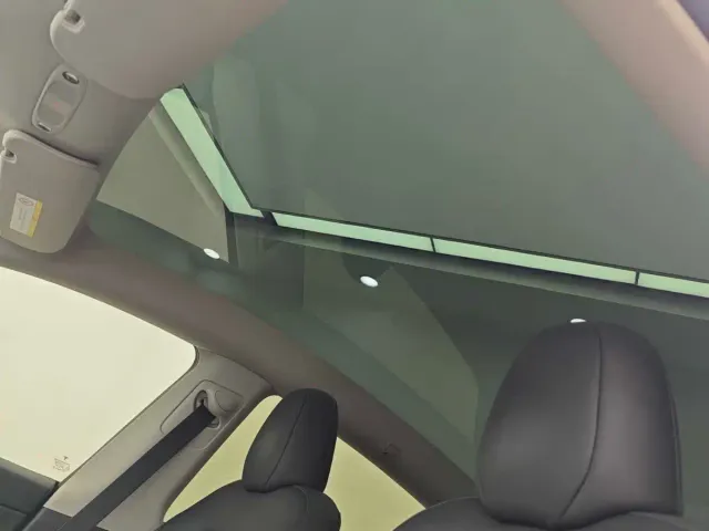 Tesla Model Y — Фото автомобиля 27
