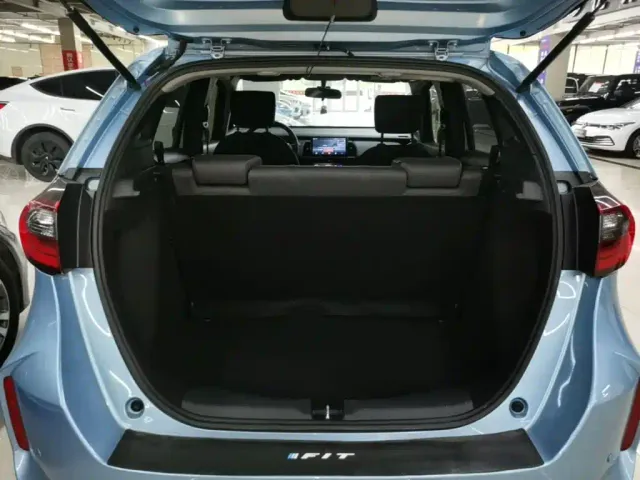 Honda Fit — Фото автомобиля 18