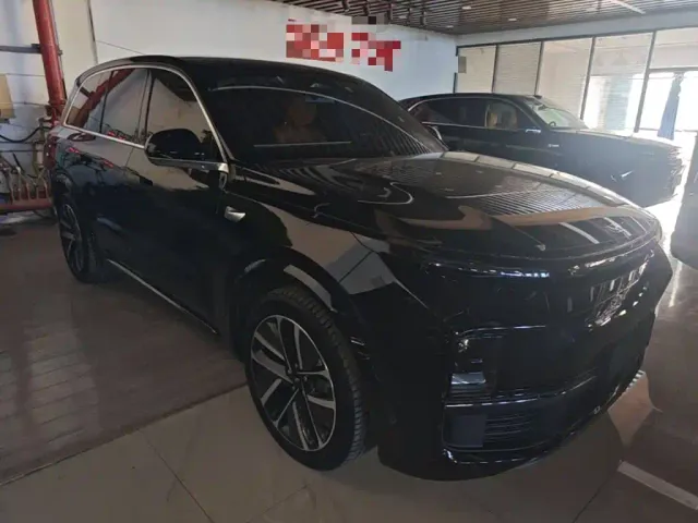 Li Auto L8 — Фото автомобиля 3