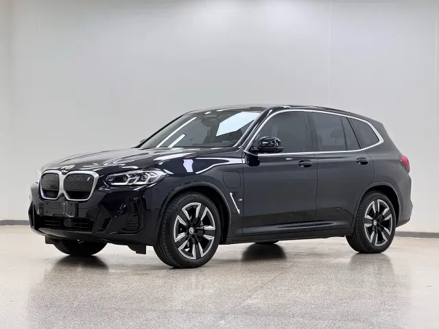 Фотография автомобиля — BMW iX3