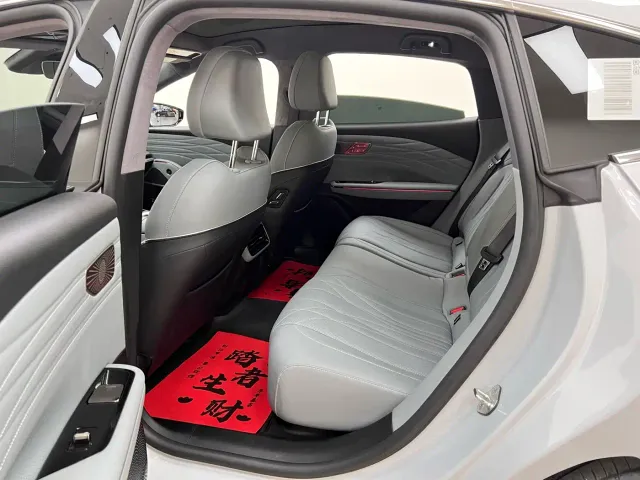 Geely Galaxy E8 — Фото автомобиля 17
