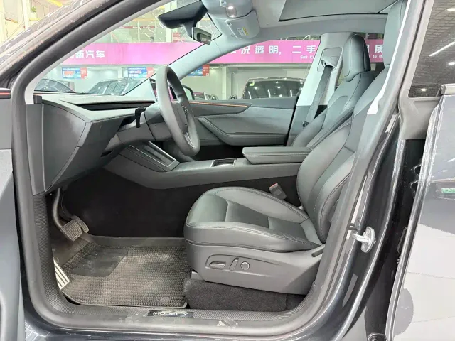 Tesla Model Y — Фото автомобиля 11