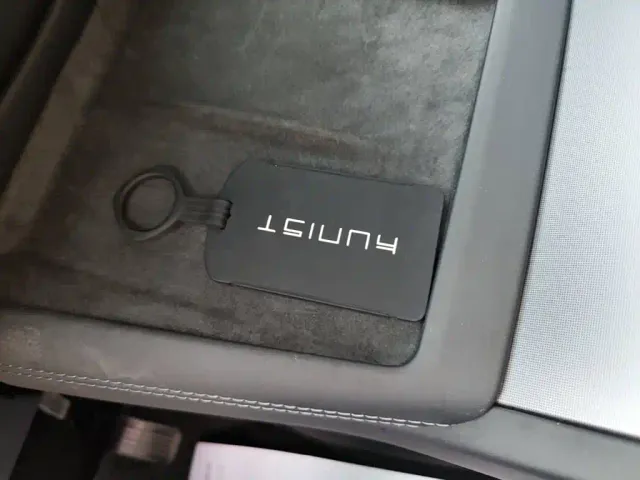 Tesla Model 3 — Фото автомобиля 8