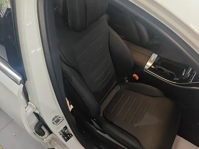 Mercedes-Benz C-Class — Фото автомобиля 24
