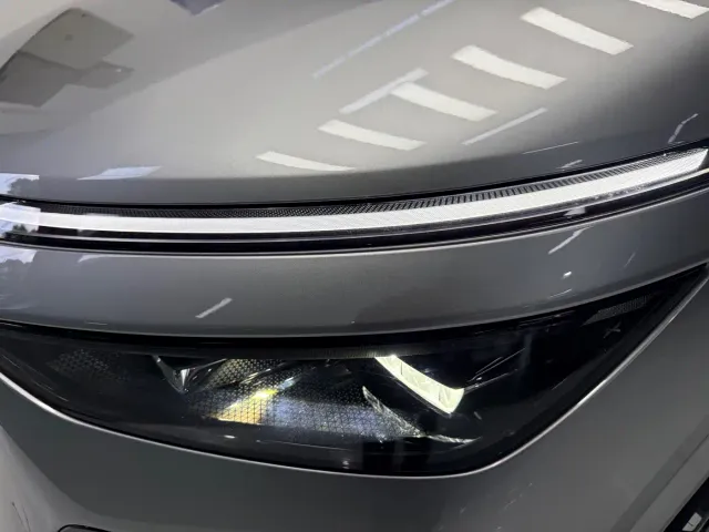 Xpeng X9 — Фото автомобиля 23