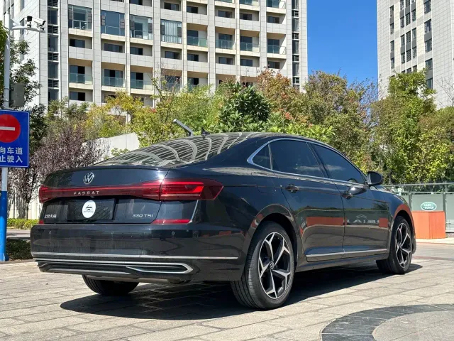 Volkswagen Passat — Фото автомобиля 7