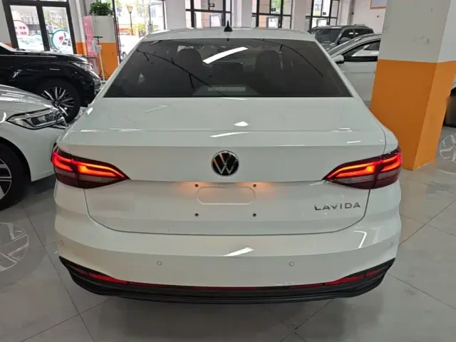 Volkswagen Lavida — Фото автомобиля 5