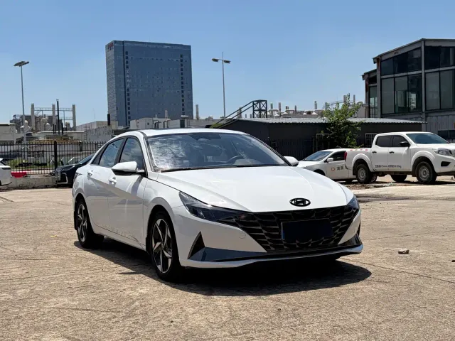 Hyundai Elantra — Фото автомобиля 3