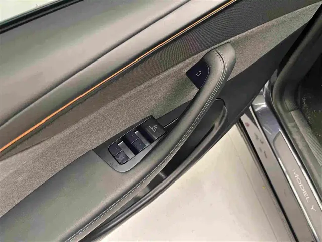 Tesla Model Y — Фото автомобиля 8