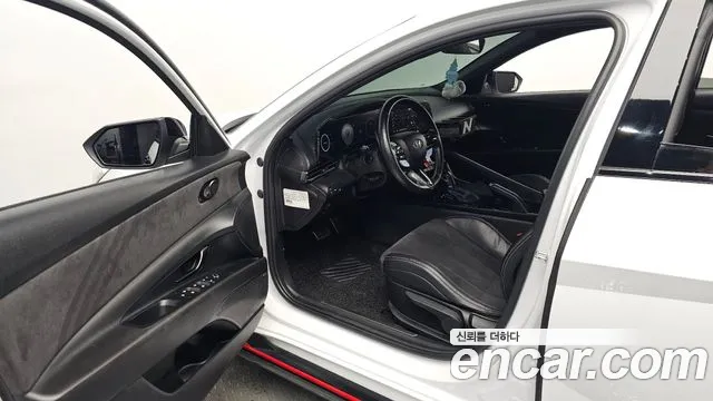 Hyundai AVANTE — Фото автомобиля 3