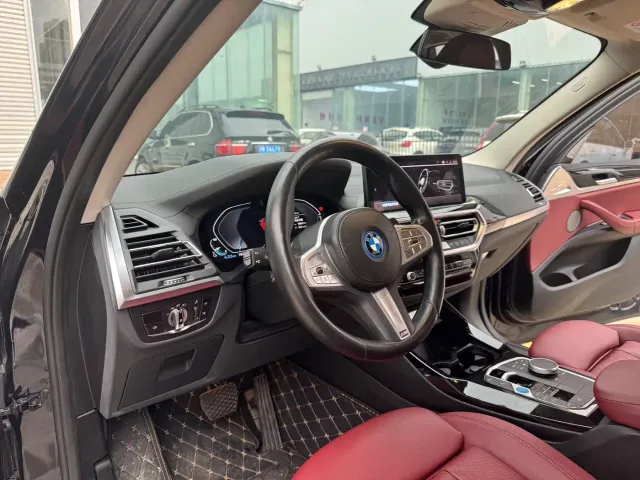 BMW iX3 — Фото автомобиля 4