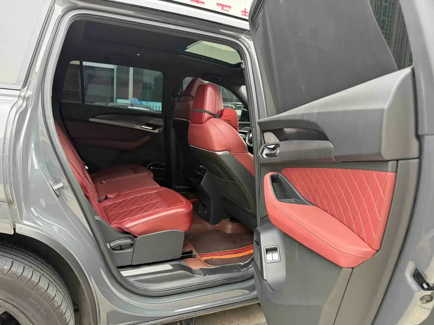 Audi Audi Q6 2024 45 TFSI quattro Shadow Warrior Edition 7-seater — Фото автомобиля 6
