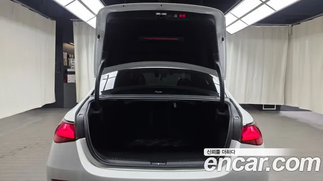 Mercedes-Benz E-Class — Фото автомобиля 16