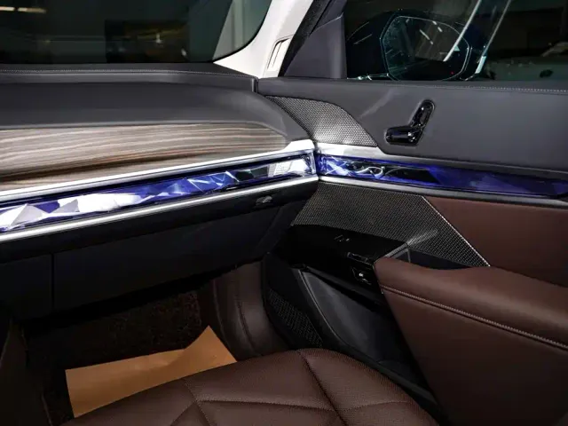 BMW 7 Series — Фото автомобиля 25