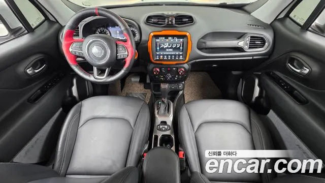 Jeep Renegade — Фото автомобиля 7