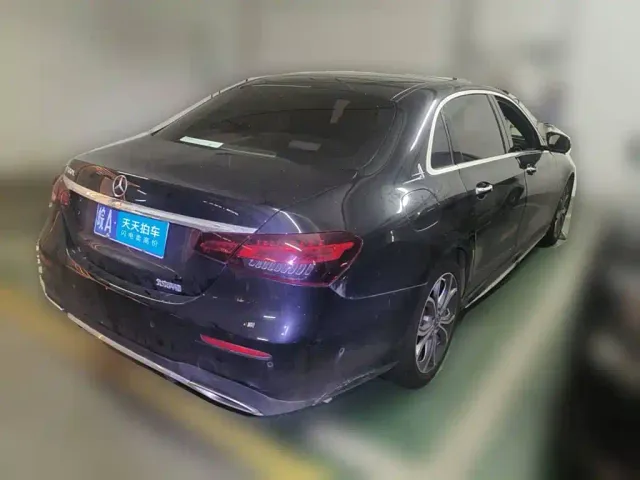 Mercedes-Benz E-Class — Фото автомобиля 2