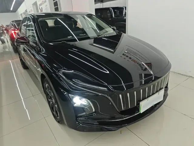 Hongqi E-QM5 — Фото автомобиля 3