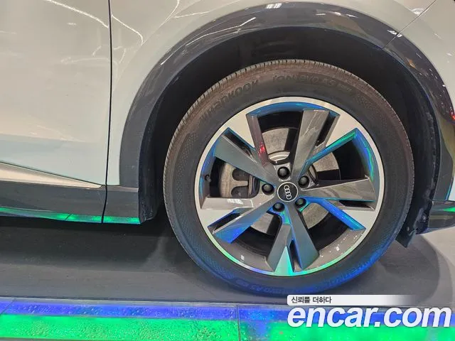 Audi Q4 e-tron F4 — Фото автомобиля 5