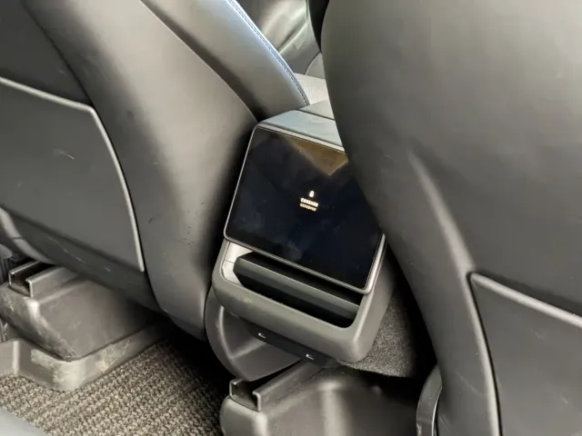 Tesla Model Y — Фото автомобиля 19