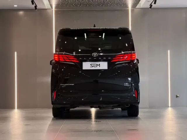 Toyota Alphard — Фото автомобиля 8
