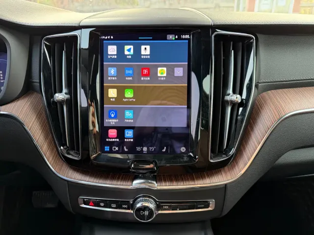 Volvo XC60 — Фото автомобиля 12