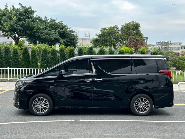 Toyota Alphard — Фото автомобиля 2