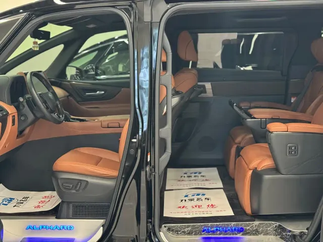 Toyota Alphard — Фото автомобиля 5