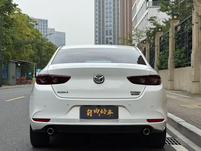 Mazda Axela — Фото автомобиля 22