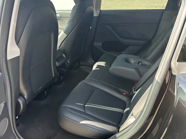 Tesla Model Y — Фото автомобиля 5